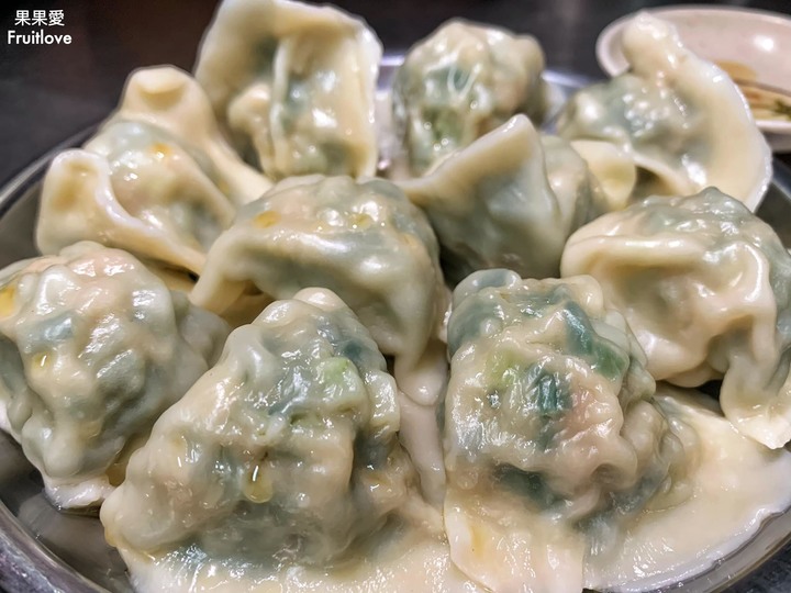 台中美食-料多味美的酸辣湯，滿滿韭菜的水餃，在地的好味道