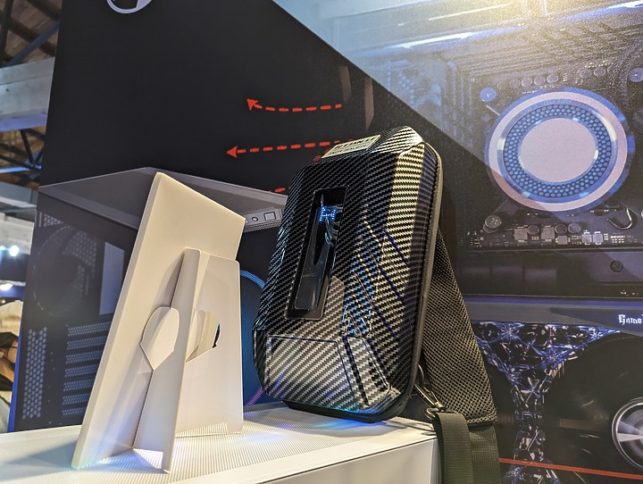 點我看大圖 【分享】GAMFORCE LIAN LI 聯力 V3000 PLUS 高階機殼