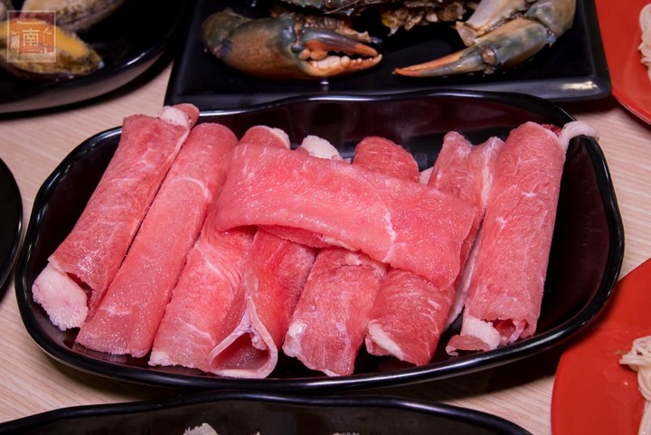 【臺南美食】秋冬就要進補，招牌禽獸鍋讓你吃到薑母鴨也能吃到羊肉爐，再搭個紅蟳、雞佛、鮑魚讓你補上加補，還有免費停車場~鑫帝元薑母鴨羊肉爐