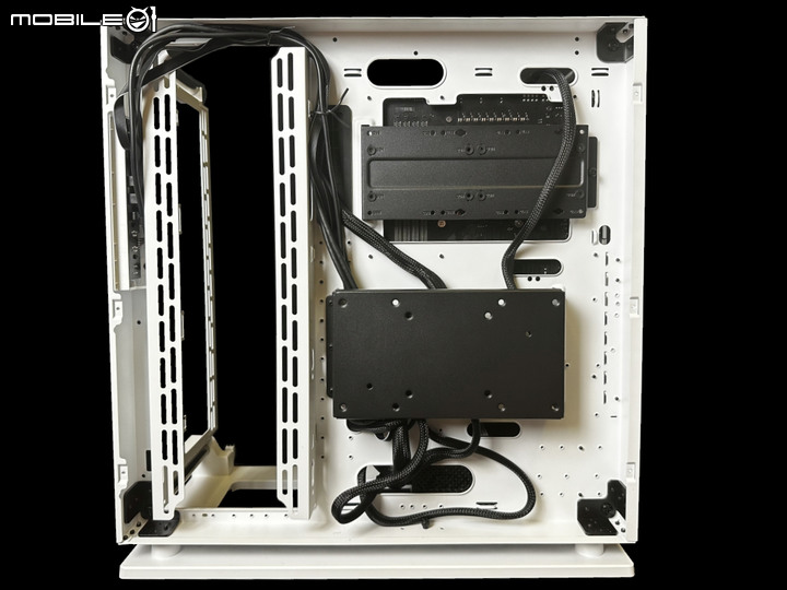 半開放展示平台！TT Core P3 TG Pro 強化玻璃中直立式機殼