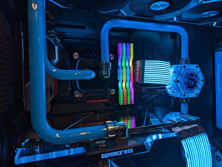 點我看大圖 【分享】GAMFORCE LIAN LI 聯力 V3000 PLUS 高階機殼