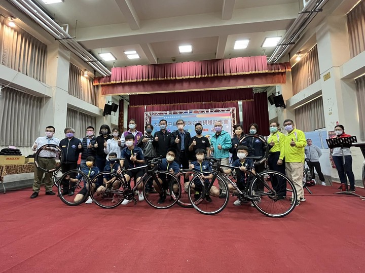 邁入50週年的美利達公司，贊助成立大村國中自由車隊，邁出彰化自由車發展的重要一步