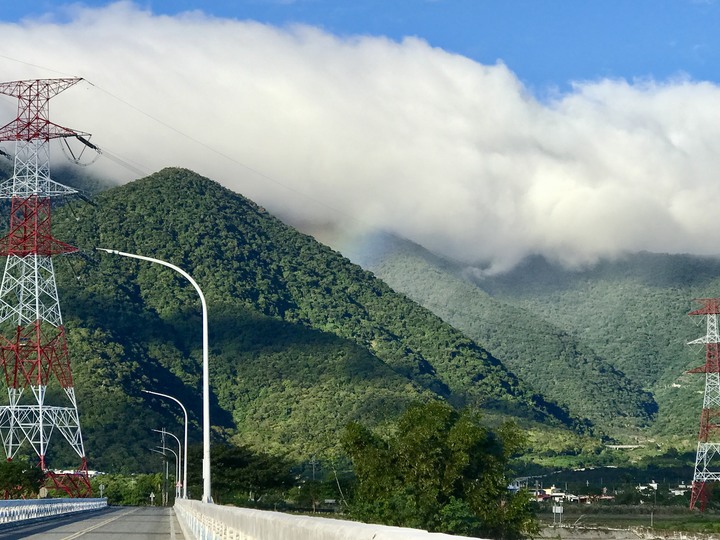 鄒鄒週週環島--車小志氣高小雲豹之死人骨頭秘徑