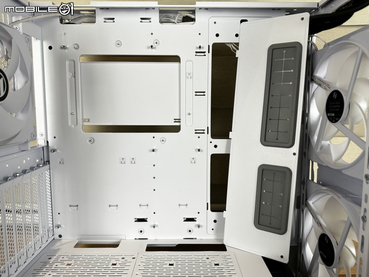 2022年度壓軸 聯力 LANCOOL 216 中塔式機殼