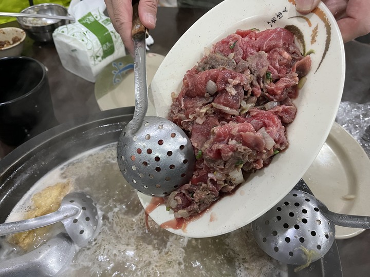 [食記] 福緣火鍋，台灣新北金山，香氣十足肉質軟嫩石頭火鍋！