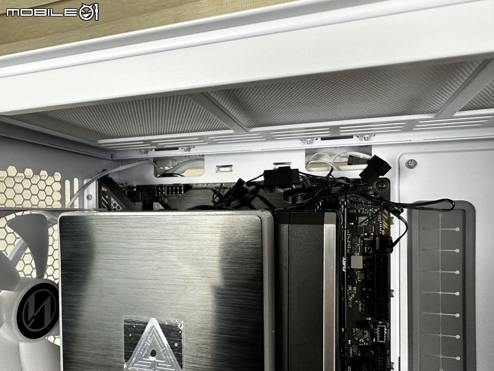 2022年度壓軸 聯力 LANCOOL 216 中塔式機殼