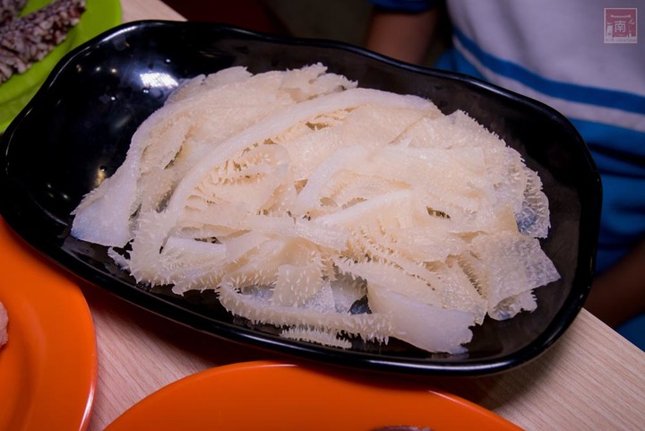 【臺南美食】秋冬就要進補，招牌禽獸鍋讓你吃到薑母鴨也能吃到羊肉爐，再搭個紅蟳、雞佛、鮑魚讓你補上加補，還有免費停車場~鑫帝元薑母鴨羊肉爐