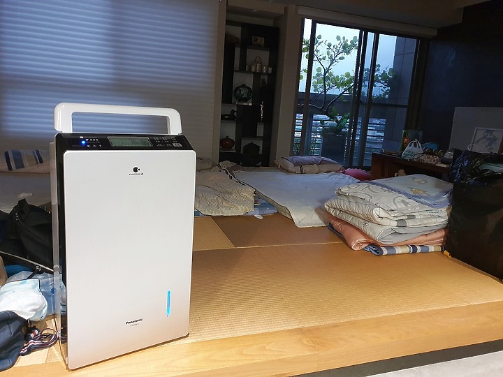 <<潮濕OUT>> Panasonic 變頻除濕機體驗心得分享<<發霉OUT>>