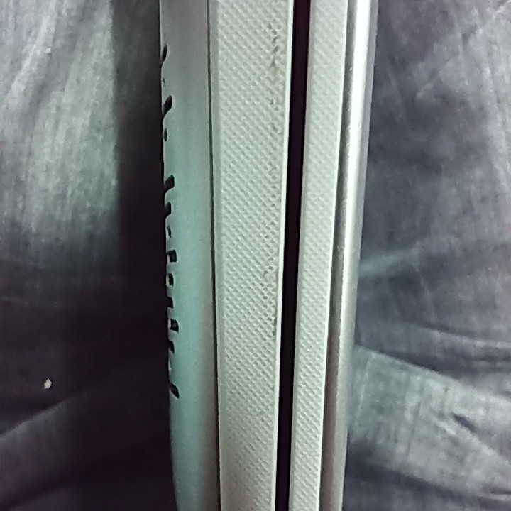 點我看大圖 ASUS筆電剛買兩週就外殼損壞!華碩品質?