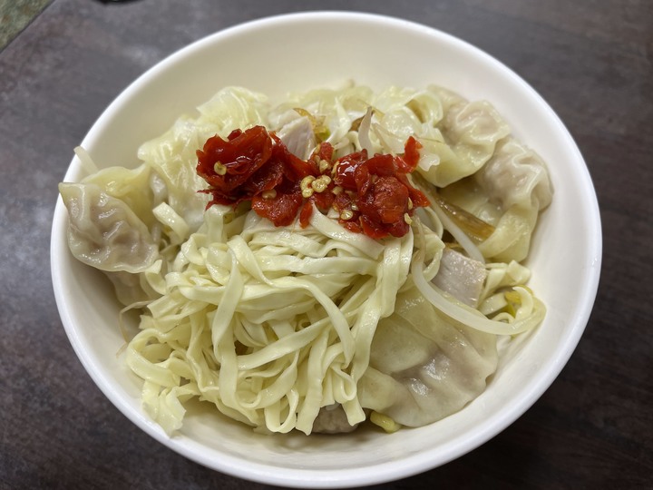 [食記] 阿忠麵店，台灣基隆仁愛，香Q有彈性廣東麵搭配飽滿可口餛飩