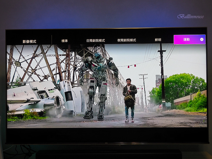 亮與暗的視覺衝擊 ｜ BenQ MiniLed S55-940 護眼智慧電視推薦