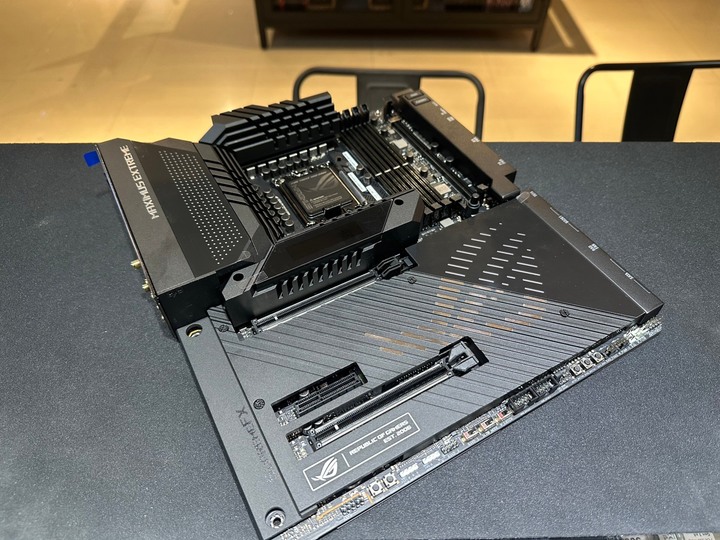 ASUS ROG Z790【Hero、Apex、EXTREME】簡易開箱