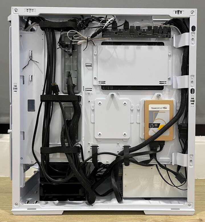 聯力Lian li的誠意之作Lancool 216,巧思滿滿的散熱猛獸 !
