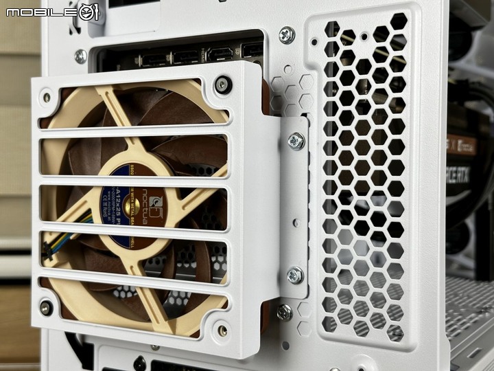 2022年度壓軸 聯力 LANCOOL 216 中塔式機殼