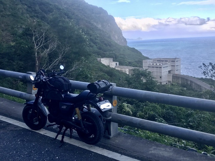 鄒鄒週週環島--車小志氣高小雲豹之死人骨頭秘徑