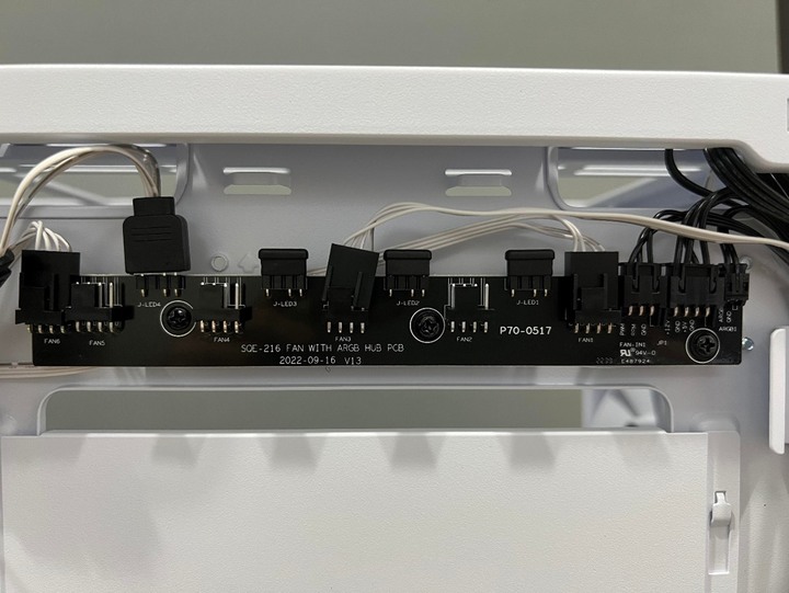 聯力Lian li的誠意之作Lancool 216,巧思滿滿的散熱猛獸 !
