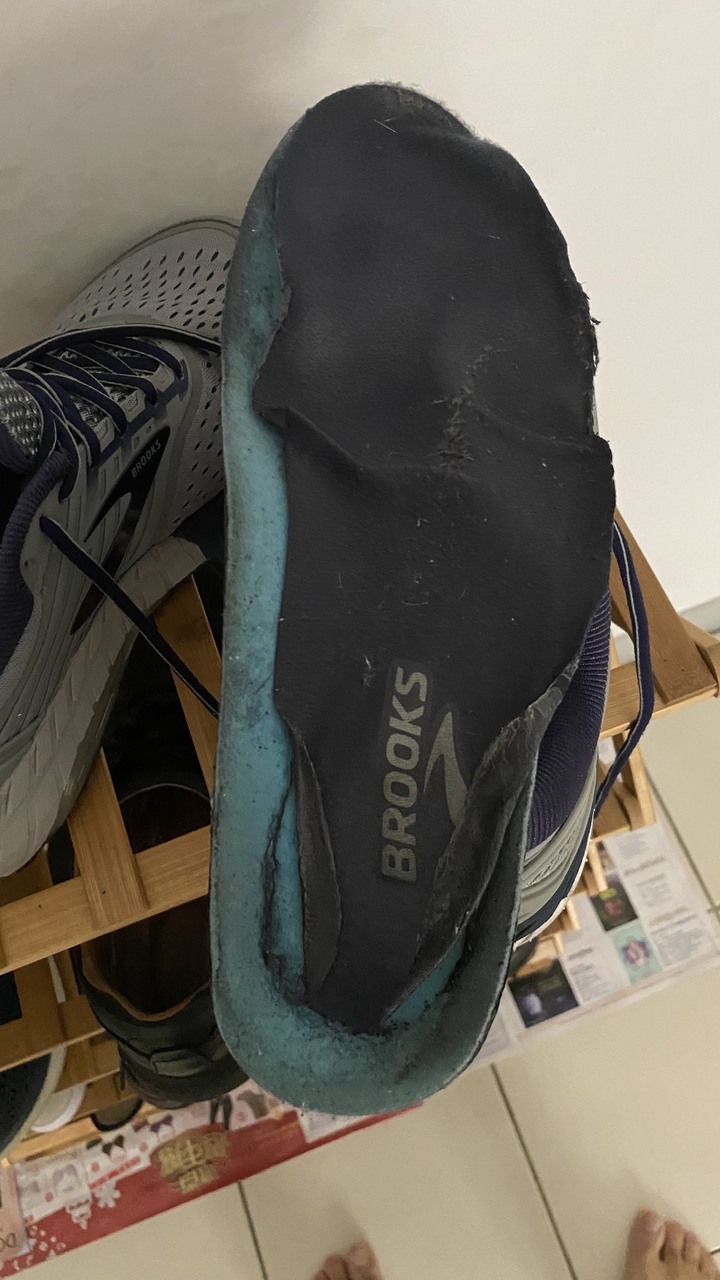 【BROOKS】男 GHOST 4E超寬楦 超爛的鞋墊分離