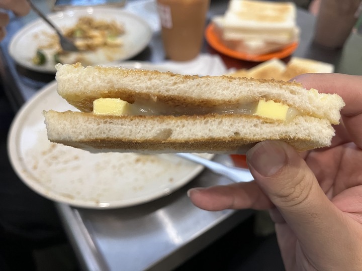 [食記] 隆香茶室，台灣基隆中正，鹹甜咖椰吐司配獨特香氣馬來炒麵