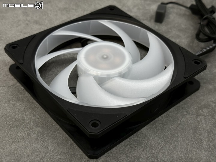 [開箱]酷碼新風扇 Mobius 120 / Mobius 120P ARGB