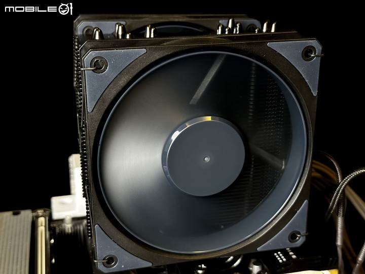 [開箱]酷碼新風扇 Mobius 120 / Mobius 120P ARGB