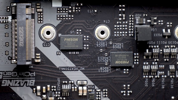 機殼裡放螢幕更方便了！ASRock Z790 Steel Legend WiFi