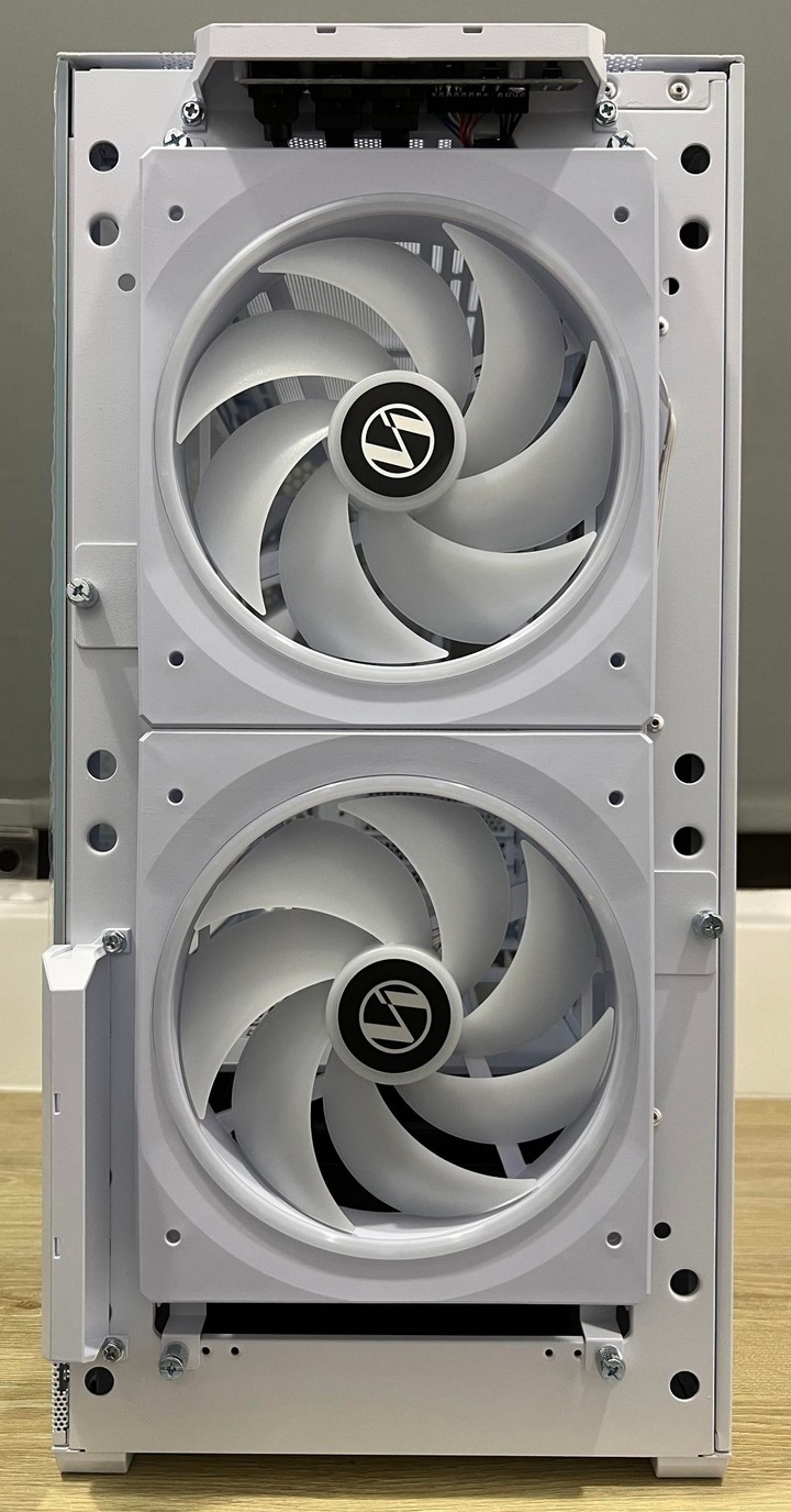 聯力Lian li的誠意之作Lancool 216,巧思滿滿的散熱猛獸 !