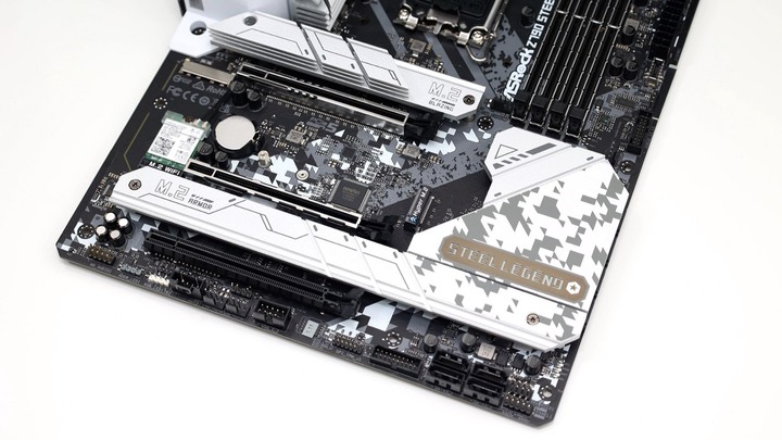 機殼裡放螢幕更方便了！ASRock Z790 Steel Legend WiFi