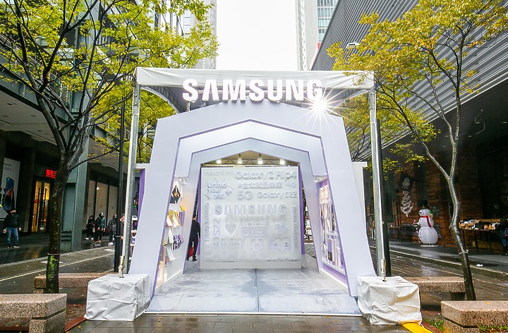 節慶「星地標」！三星快閃點進駐信義區、搭Galaxy Z摺疊拍美照