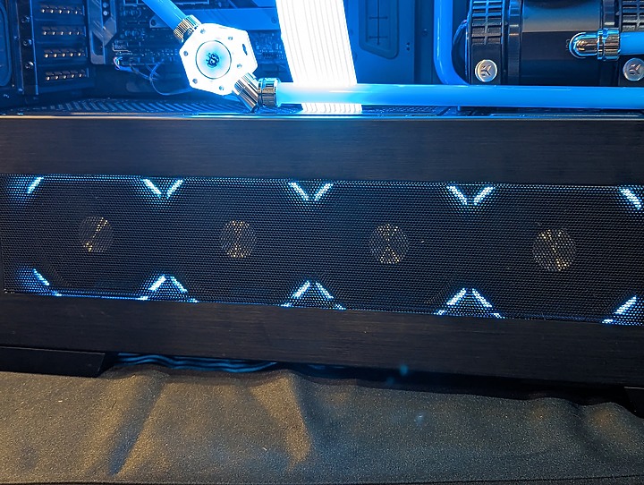 點我看大圖 【分享】GAMFORCE LIAN LI 聯力 V3000 PLUS 高階機殼
