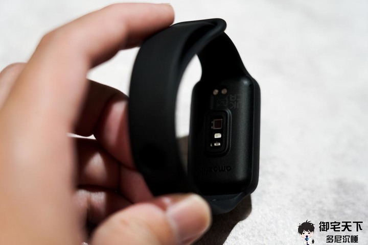 開箱｜【Amazfit 華米】Band 7 大螢幕健康智慧運動智慧手環 - 更大螢幕，且具備不輸手錶的強大功能！