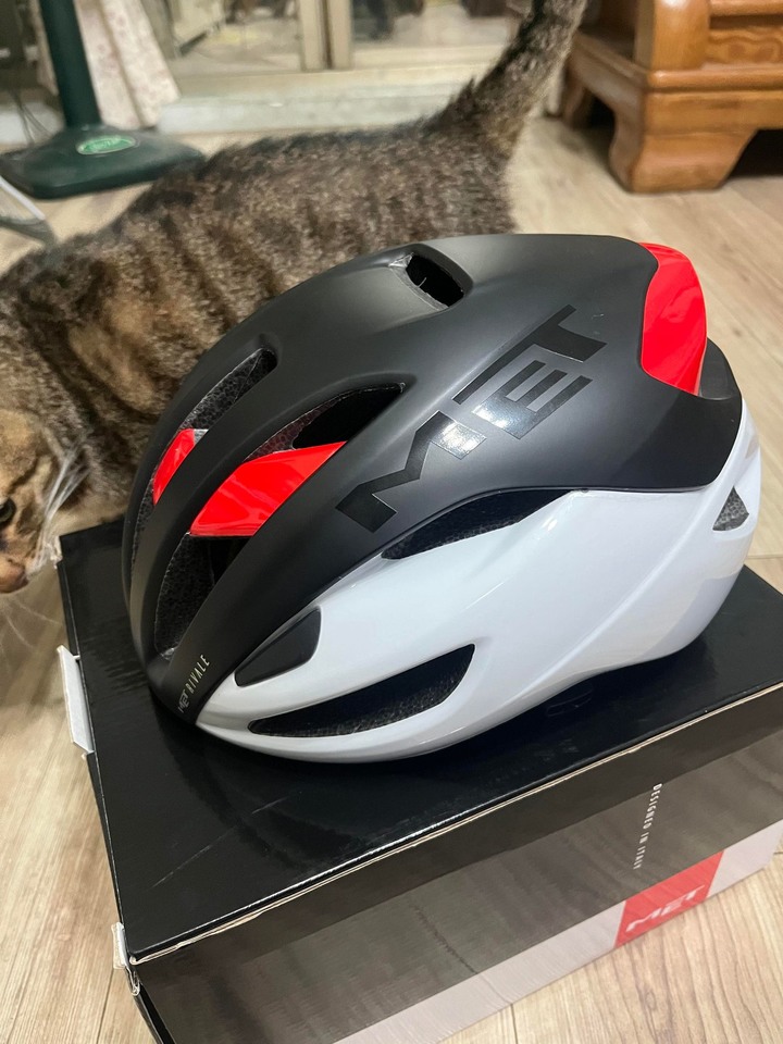 安全帽開箱-MET RIVALE MIPS
