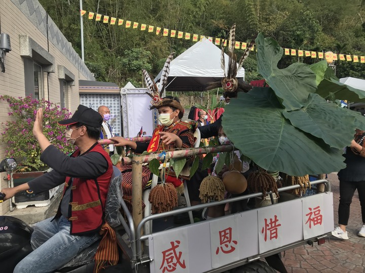 鄒鄒週週環島--車小志氣高小雲豹之死人骨頭秘徑