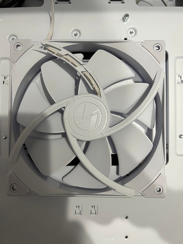聯力Lian li的誠意之作Lancool 216,巧思滿滿的散熱猛獸 !