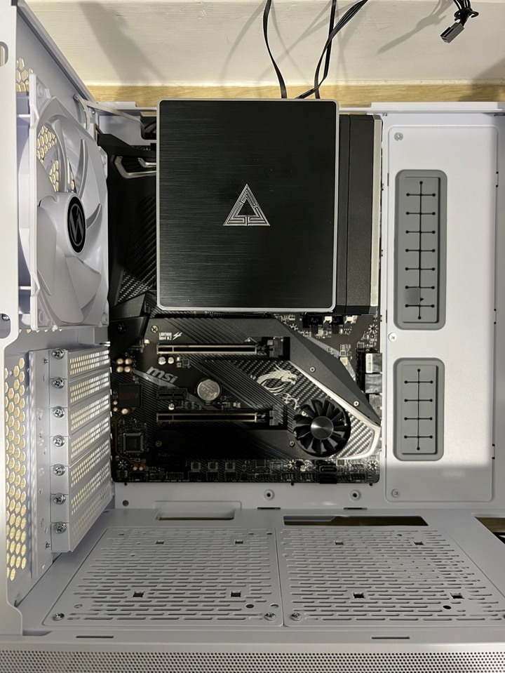 聯力Lian li的誠意之作Lancool 216,巧思滿滿的散熱猛獸 !