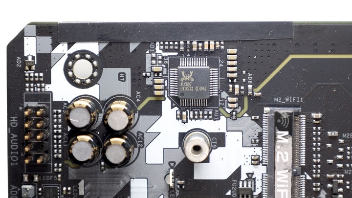 機殼裡放螢幕更方便了！ASRock Z790 Steel Legend WiFi