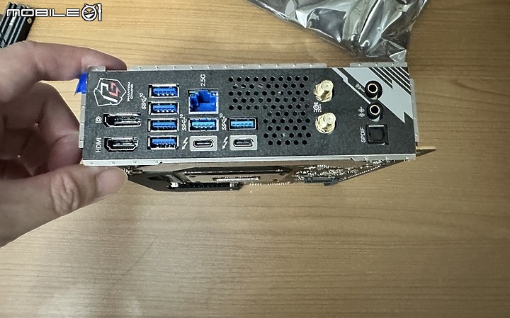 點我看大圖 小鋼炮升級 ITX 華擎 - Z790 PG-ITX/TB4 13600K 簡單開箱