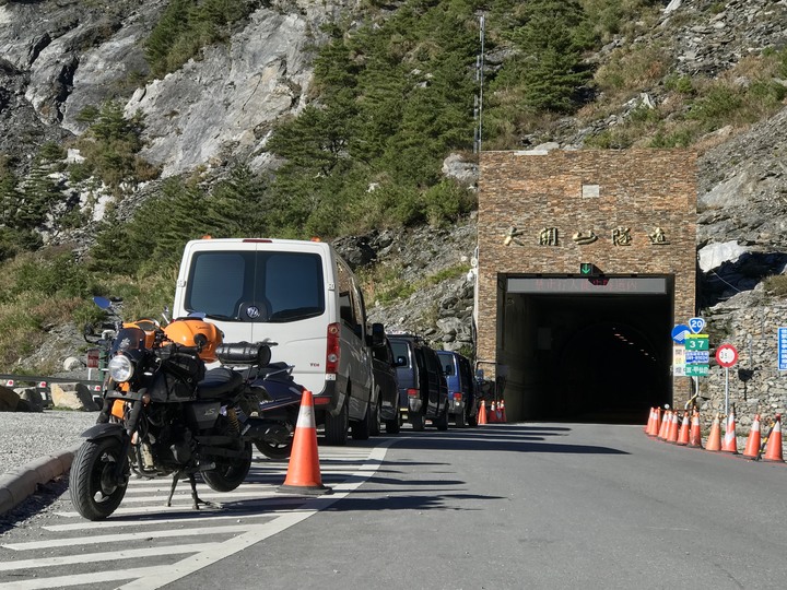 鄒鄒週週環島--車小志氣高小雲豹之死人骨頭秘徑