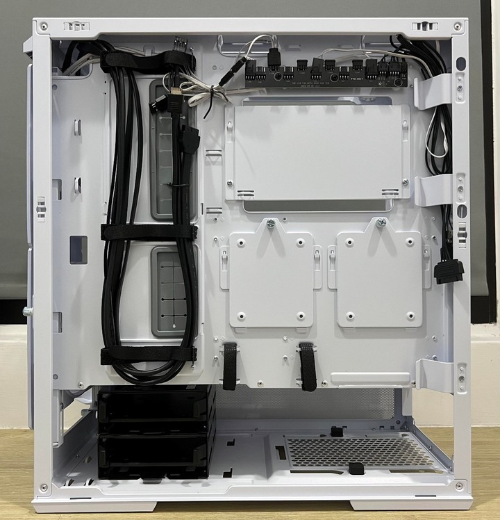 聯力Lian li的誠意之作Lancool 216,巧思滿滿的散熱猛獸 !