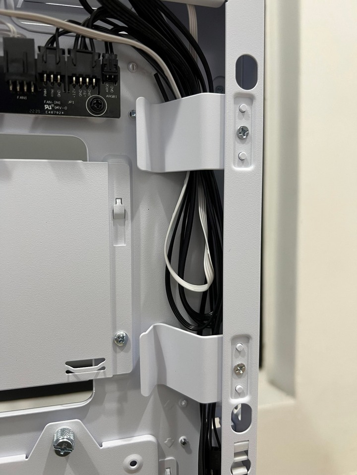 聯力Lian li的誠意之作Lancool 216,巧思滿滿的散熱猛獸 !
