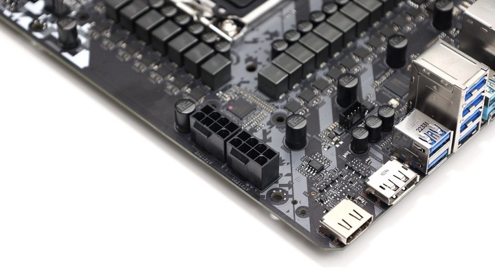 機殼裡放螢幕更方便了！ASRock Z790 Steel Legend WiFi