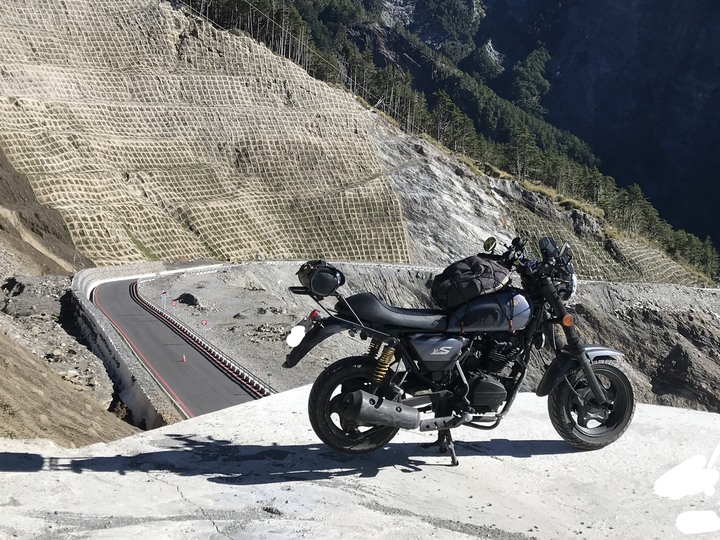 鄒鄒週週環島--車小志氣高小雲豹之死人骨頭秘徑