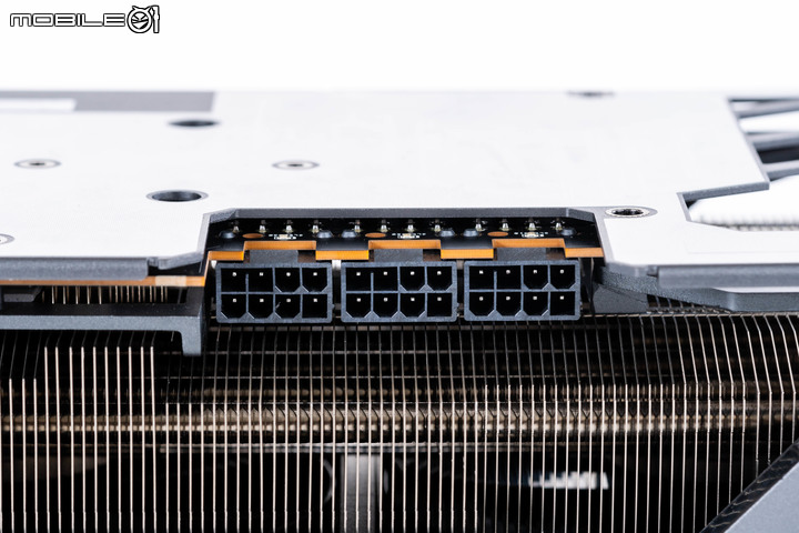 ASUS TUF RX 7900 XT O20G GAMING 顯示卡開箱實測 以嶄新設計迎接效能推升