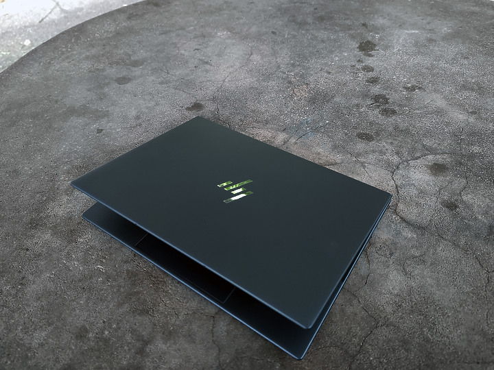 HP Elite Dragonfly G3 高續航力、高效能、 超輕薄的 3:2 完美商務型筆記型電腦