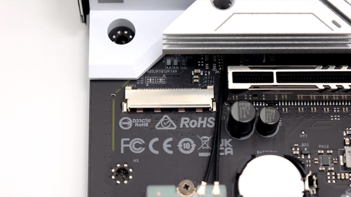 機殼裡放螢幕更方便了！ASRock Z790 Steel Legend WiFi