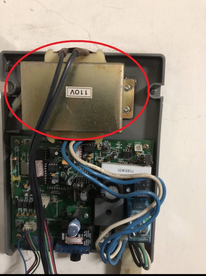 請問倍特快速捲門主機板的110V 變壓器 是幾A的