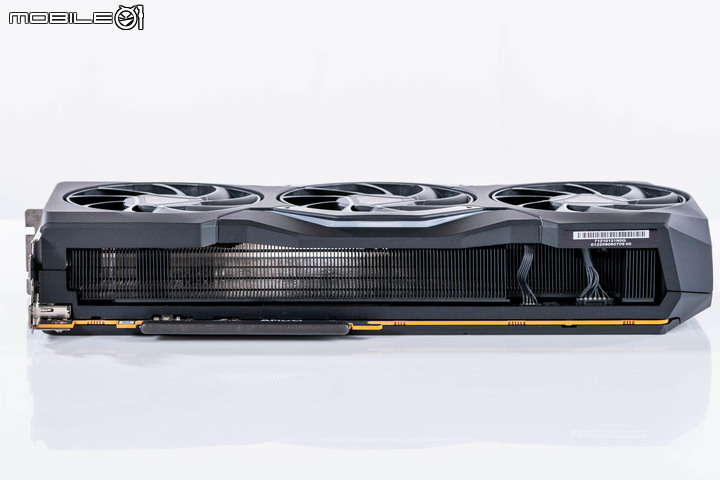 AMD Radeon RX 7900 XTX 顯示卡開箱實測 結合先進設計與玩家友善度的 CP 王者