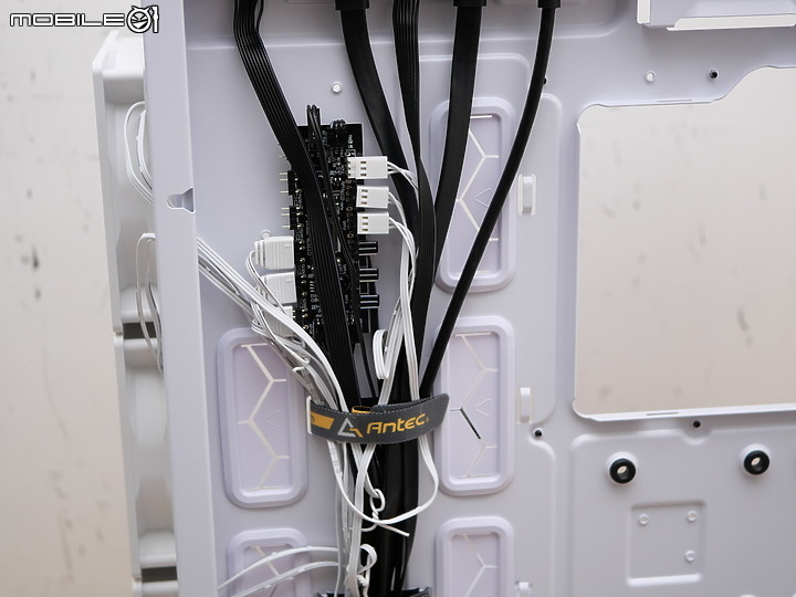 點我看大圖 灰白 X 網設計 Antec DP505 WHITE 中塔機殼開箱