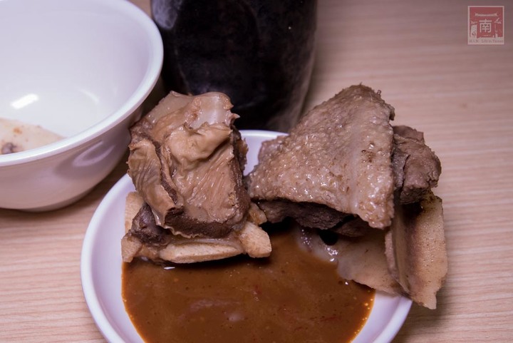 【臺南美食】秋冬就要進補，招牌禽獸鍋讓你吃到薑母鴨也能吃到羊肉爐，再搭個紅蟳、雞佛、鮑魚讓你補上加補，還有免費停車場~鑫帝元薑母鴨羊肉爐