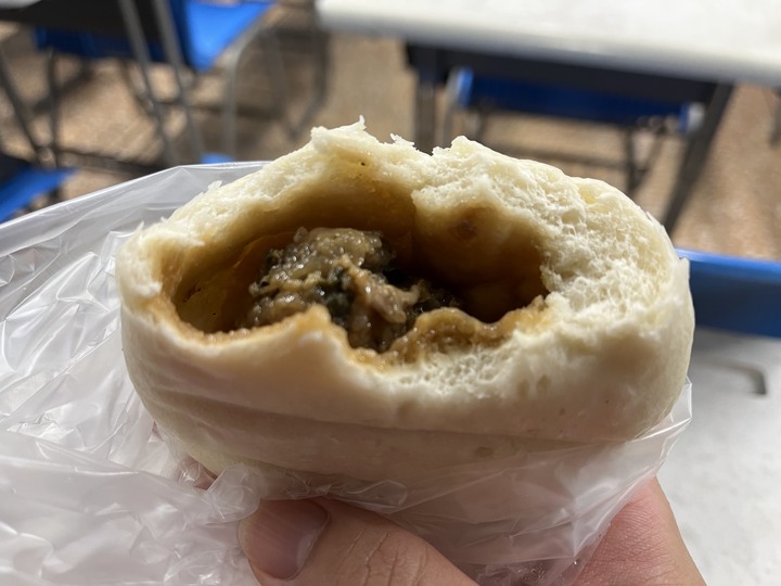 [食記] 宜蘭包子店，台灣基隆中正，平價好吃夠味大份量梅干扣肉包！