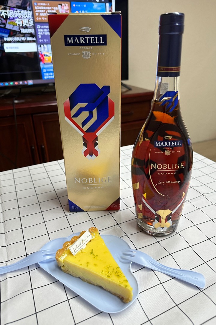 艾蜜在巴黎的法式追劇體驗